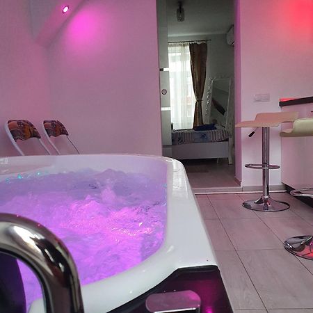 White House & Jacuzzi Apartment ซีบิว ภายนอก รูปภาพ